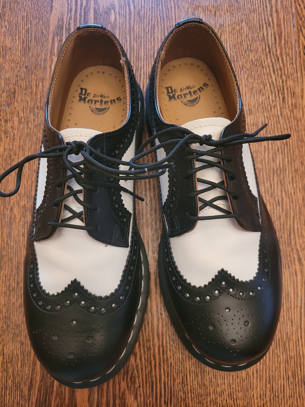 Dr. Martens Men’s Black & White Brogue Oxford Shoes 3989 Men's 9 Women's 10